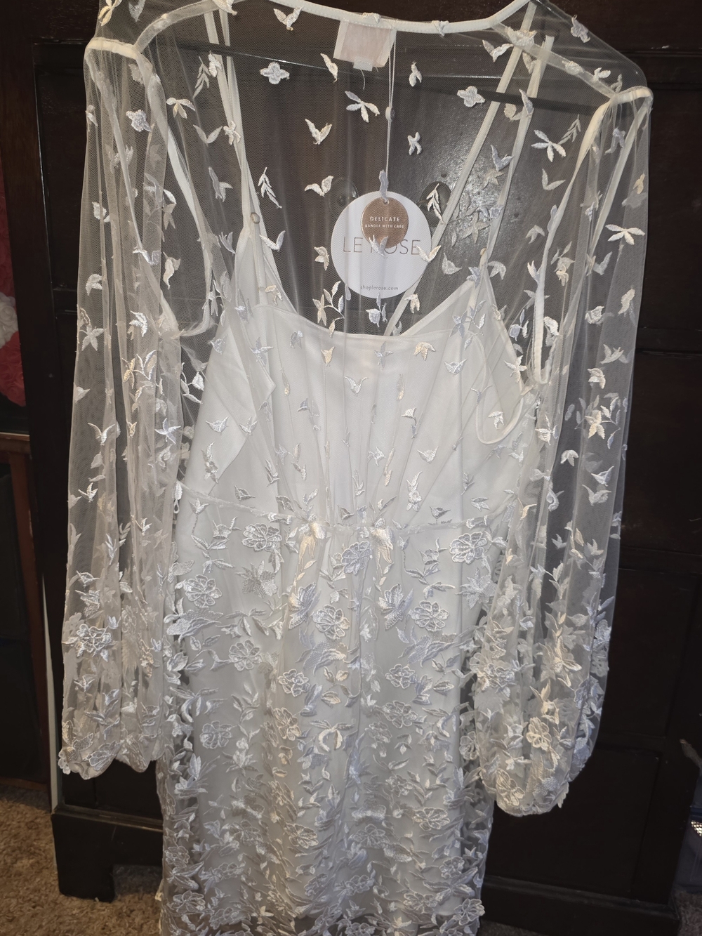 Le Rose White Embroidered Sheer Robe with Slip - Picture 4 of 4
